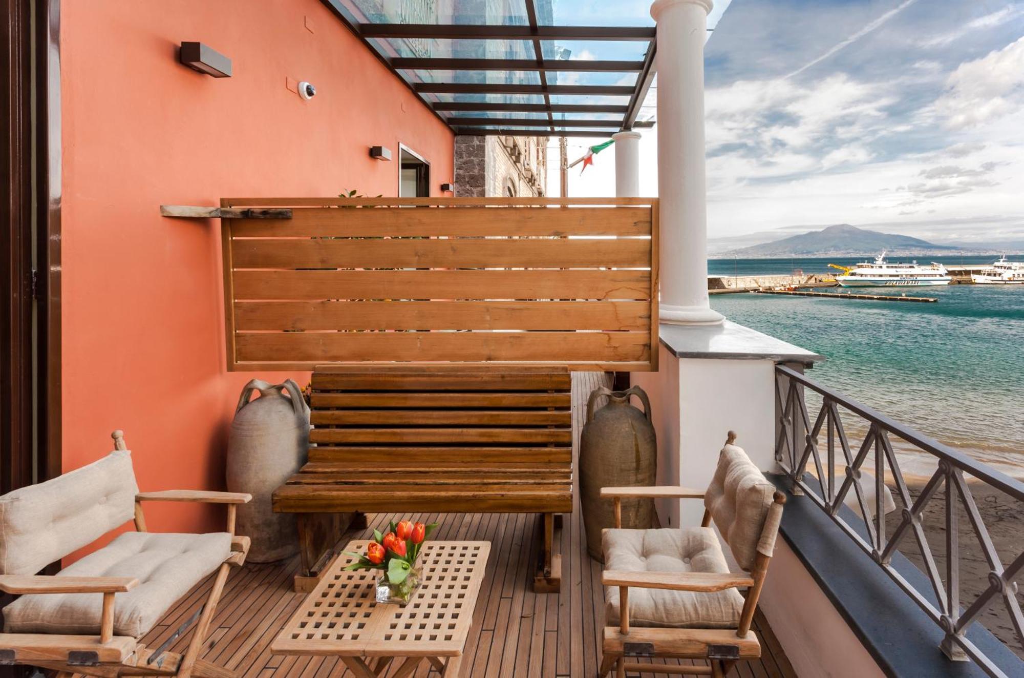 Yacht Club Capo Cervo Suites B&B Сорренто Экстерьер фото