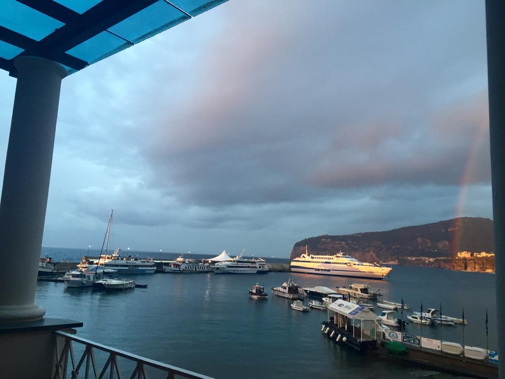 Yacht Club Capo Cervo Suites B&B Сорренто Экстерьер фото