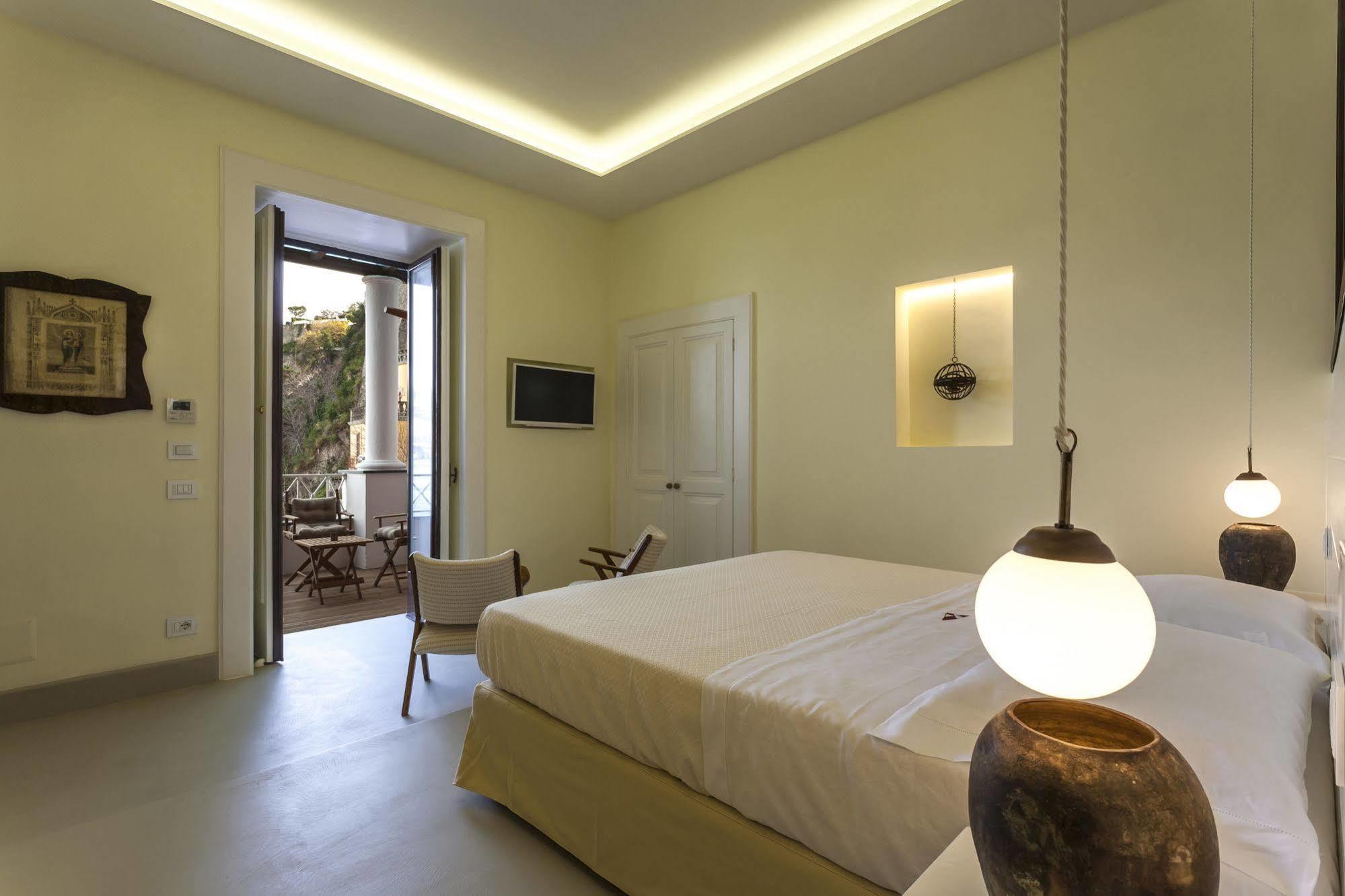 Yacht Club Capo Cervo Suites B&B Сорренто Экстерьер фото