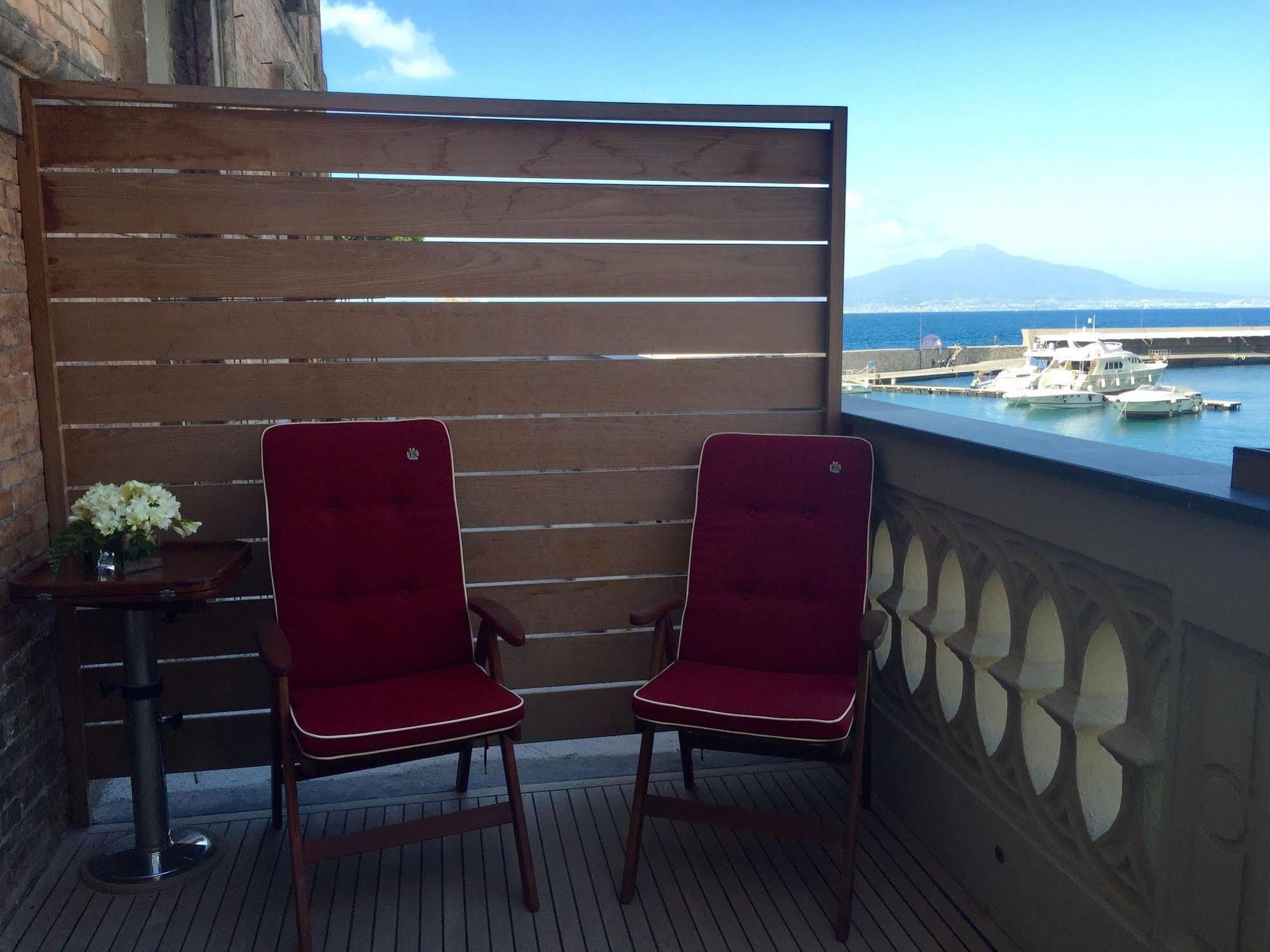 Yacht Club Capo Cervo Suites B&B Сорренто Экстерьер фото