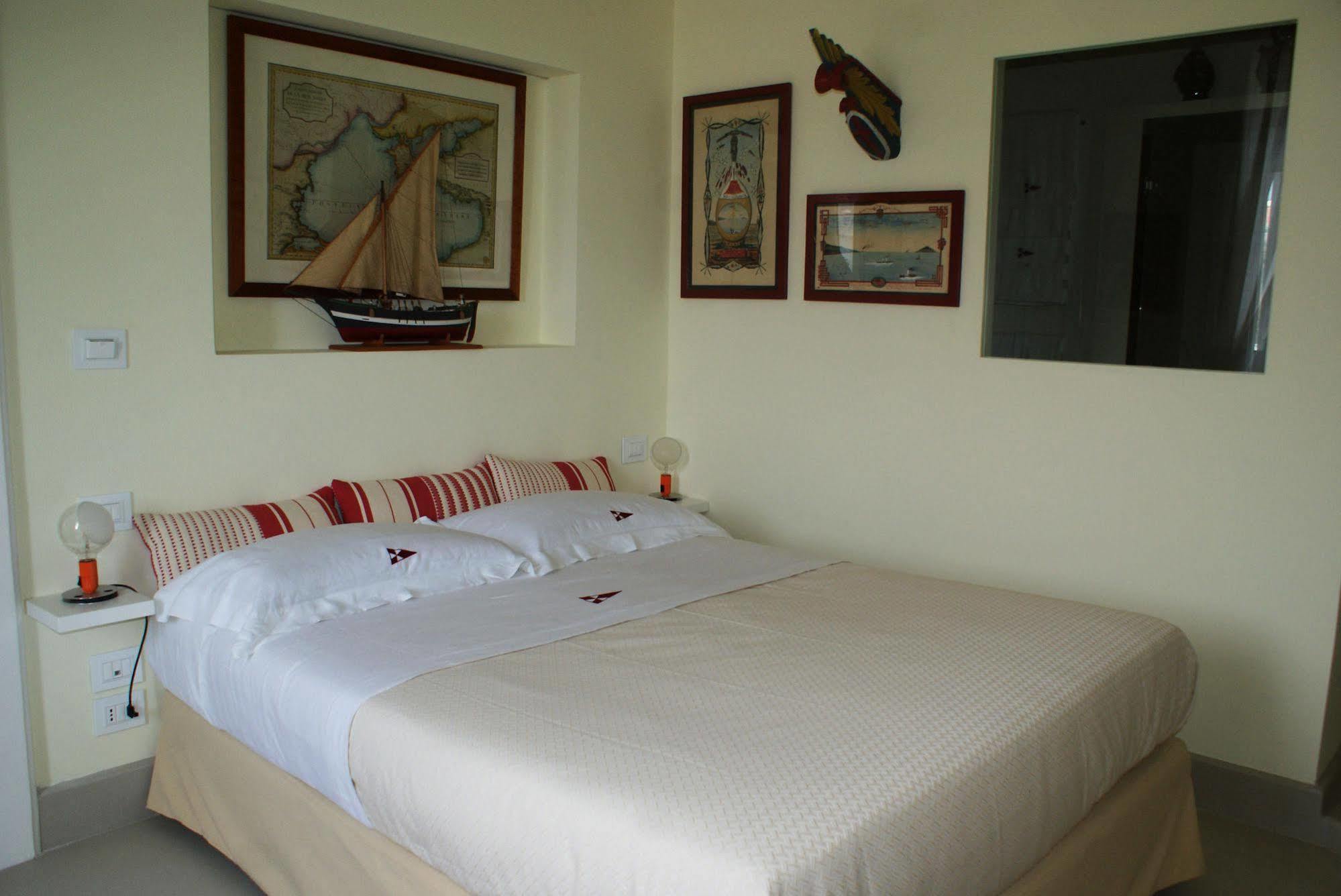 Yacht Club Capo Cervo Suites B&B Сорренто Экстерьер фото